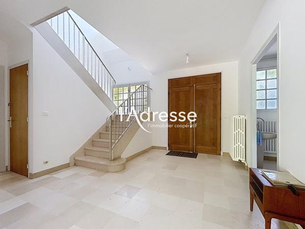 Maison d'architecte à vendre à Chambray-lès-Tours - 215m² sur terrain de 2500m²