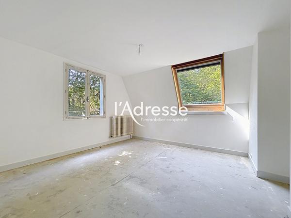 Maison d'architecte à vendre à Chambray-lès-Tours - 215m² sur terrain de 2500m²