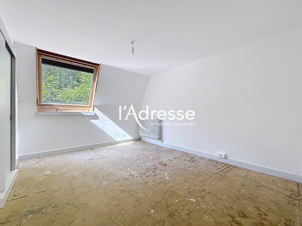Maison d'architecte à vendre à Chambray-lès-Tours - 215m² sur terrain de 2500m²