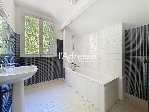 Maison d'architecte à vendre à Chambray-lès-Tours - 215m² sur terrain de 2500m²