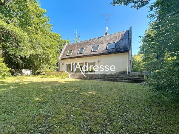 Maison d'architecte à vendre à Chambray-lès-Tours - 215m² sur terrain de 2500m²