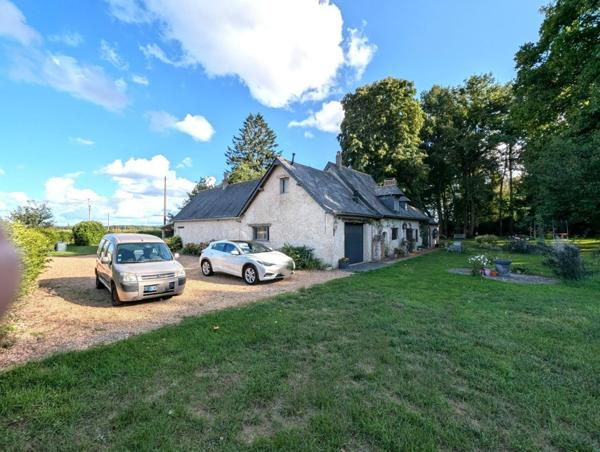 RARE. MAISON avec dépendances et piscine sur très grande parcelle.