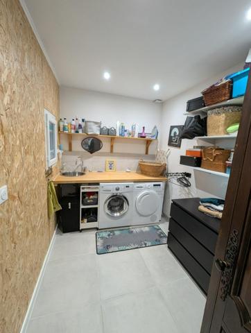 RARE. MAISON avec dépendances et piscine sur très grande parcelle.