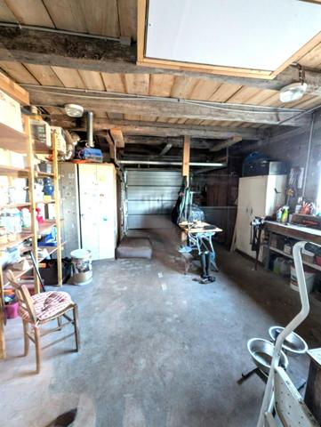 RARE. MAISON avec dépendances et piscine sur très grande parcelle.