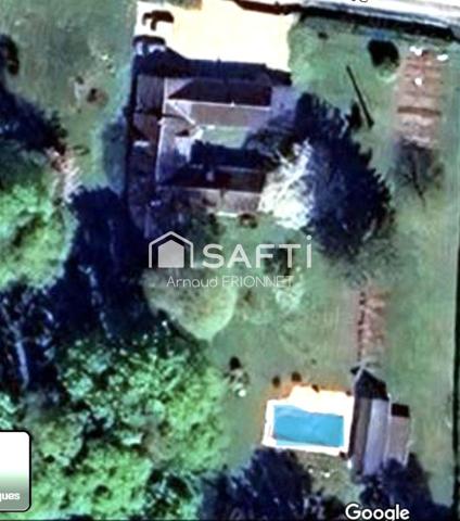 RARE. MAISON avec dépendances et piscine sur très grande parcelle.