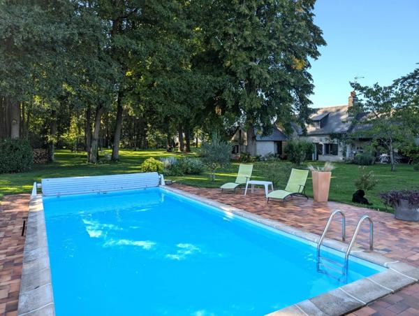 RARE. MAISON avec dépendances et piscine sur très grande parcelle.