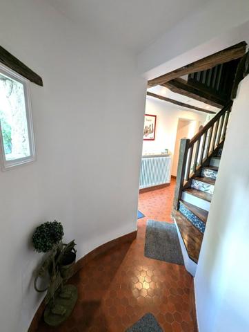 RARE. MAISON avec dépendances et piscine sur très grande parcelle.