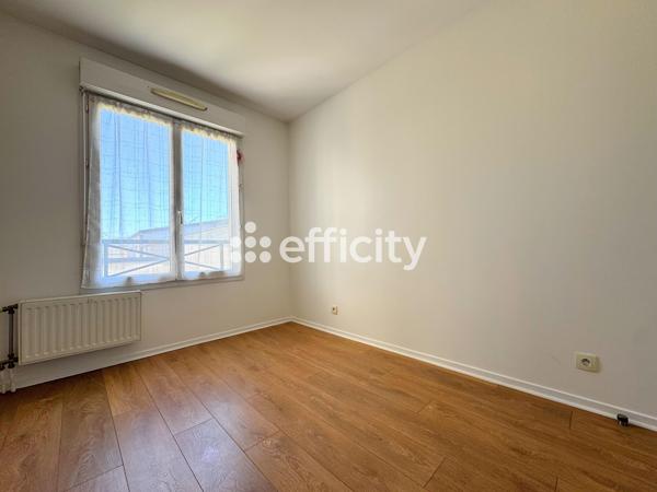 Appartement
         3 pièces
        - 70 m² 235 000 € *