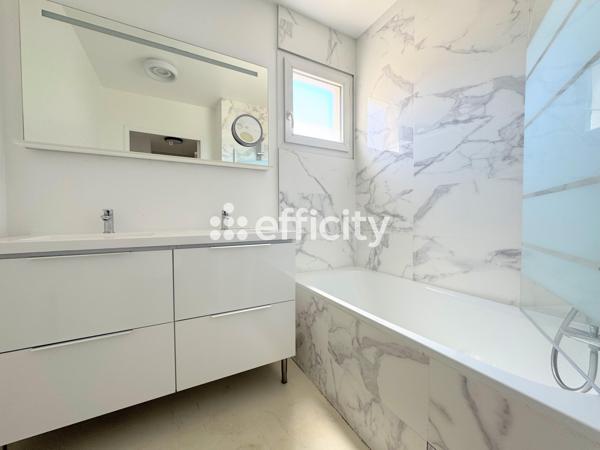 Appartement
         3 pièces
        - 70 m² 235 000 € *