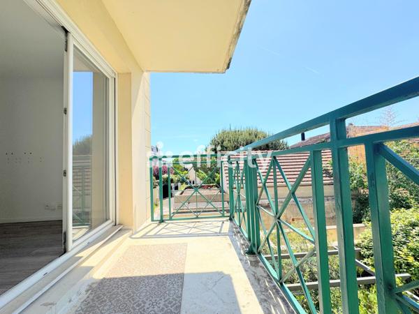 Appartement
         3 pièces
        - 70 m² 235 000 € *