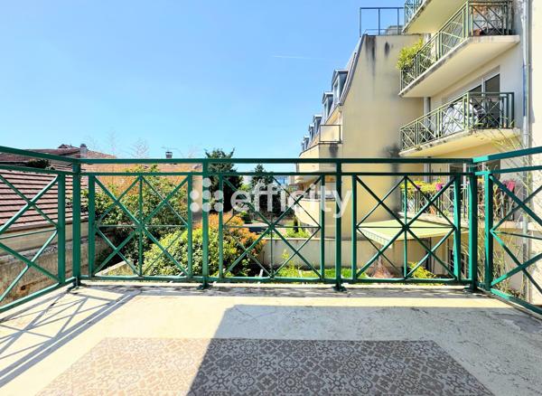 Appartement
         3 pièces
        - 70 m² 235 000 € *