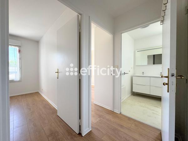 Appartement
         3 pièces
        - 70 m² 235 000 € *