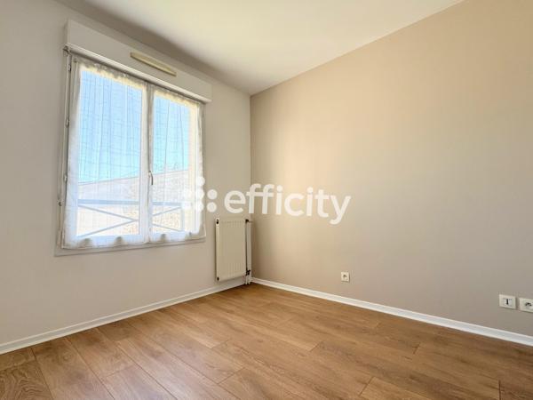 Appartement
         3 pièces
        - 70 m² 235 000 € *
