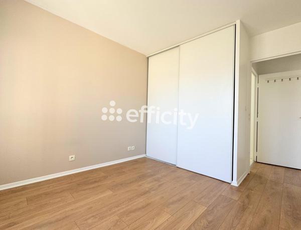 Appartement
         3 pièces
        - 70 m² 235 000 € *