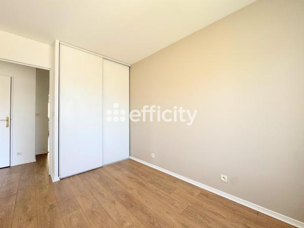 Appartement
         3 pièces
        - 70 m² 235 000 € *