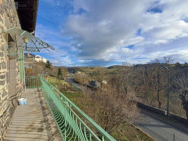 Maison à vendre à Saint-Flour dans le Cantal (15100), ref : 044/1102