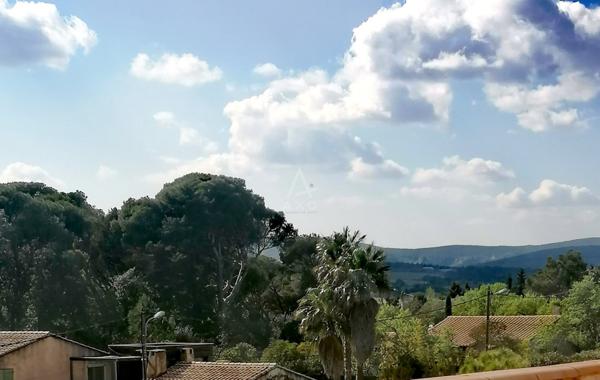 MAISON DE CARACTERE  AVEC TERRASSE