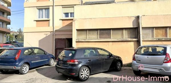 Parking / Box à vendre de 741 m²