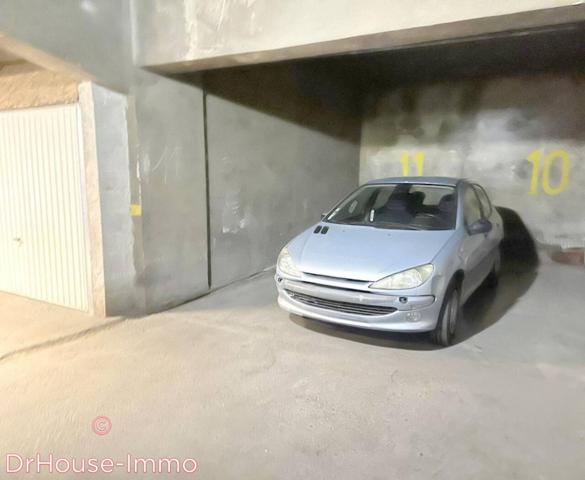 Parking / Box à vendre de 741 m²