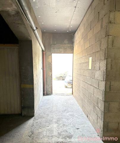 Parking / Box à vendre de 741 m²