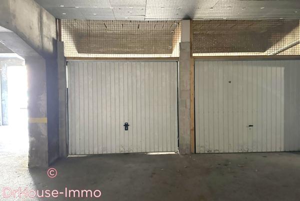 Parking / Box à vendre de 741 m²