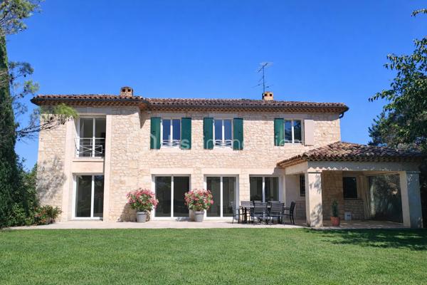 Maison traditionnelle de 240 m²