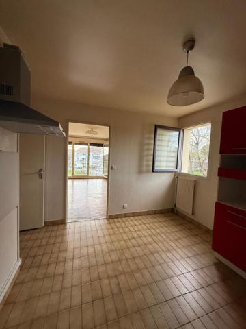 Bel appartement  T3, 65 m2 avec ascenseur, balcon et tennis dans quartier recherché  - 205 000  - DPE C