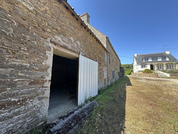 Clohars-Carnoët (Doëlan), Corps de Ferme d’une surface de 500m2 sur un Terrain 9,3 hectares avec Vue Mer !