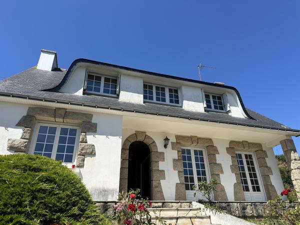 Clohars-Carnoët (Doëlan), Corps de Ferme d’une surface de 500m2 sur un Terrain 9,3 hectares avec Vue Mer !