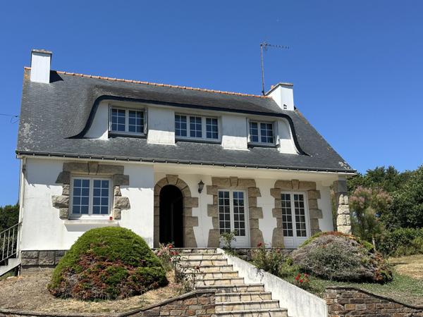 Clohars-Carnoët (Doëlan), Corps de Ferme d’une surface de 500m2 sur un Terrain 9,3 hectares avec Vue Mer !
