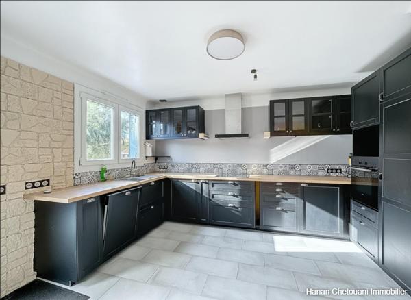 Grande maison indépendante avec dépendance pro et garage haute capacité 3m hauteur