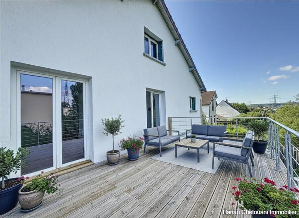 Grande maison indépendante avec dépendance pro et garage haute capacité 3m hauteur