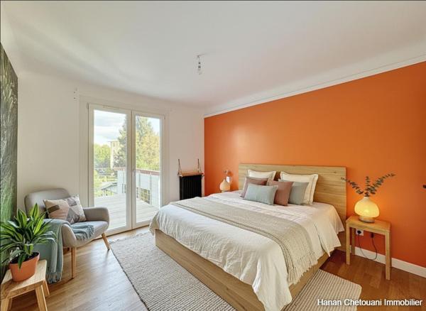 Grande maison indépendante avec dépendance pro et garage haute capacité 3m hauteur