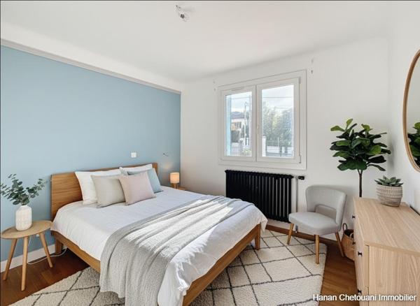 Grande maison indépendante avec dépendance pro et garage haute capacité 3m hauteur