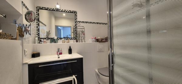 Cheval-Blanc (84460) A LOUER APPARTEMENT T3 AVEC JARDINET