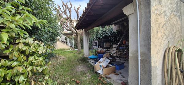 Cheval-Blanc (84460) A LOUER APPARTEMENT T3 AVEC JARDINET