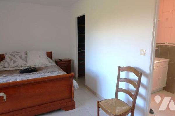 PAVILLON construit en 2009 s/terrain de 1.482m2, env 127m2 hab et comprenant :
- de plain-pied...