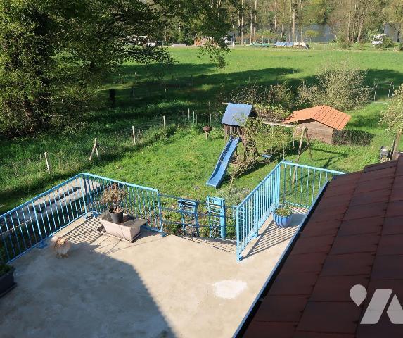 PAVILLON construit en 2009 s/terrain de 1.482m2, env 127m2 hab et comprenant :
- de plain-pied...