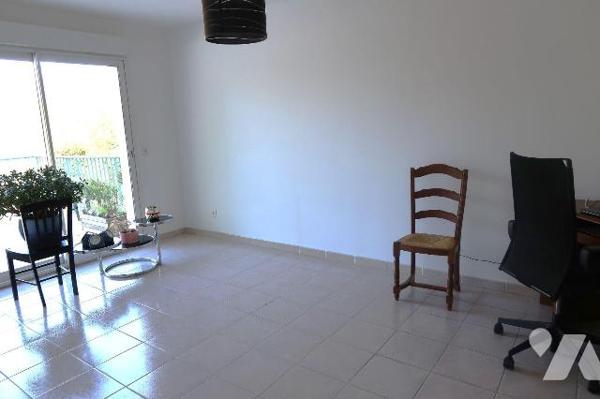 PAVILLON construit en 2009 s/terrain de 1.482m2, env 127m2 hab et comprenant :
- de plain-pied...