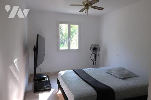 PAVILLON construit en 2009 s/terrain de 1.482m2, env 127m2 hab et comprenant :
- de plain-pied...