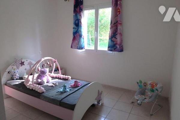 PAVILLON construit en 2009 s/terrain de 1.482m2, env 127m2 hab et comprenant :
- de plain-pied...