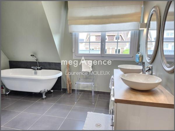 Maison à BOULOGNE-SUR-MER, 62200 - 6 pièces 158m²