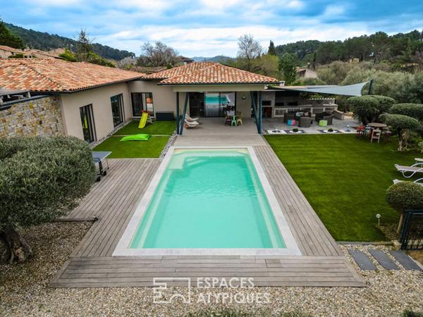 Villa contemporaine de plain-pied avec piscine