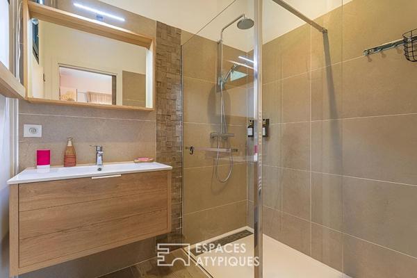 Villa contemporaine de plain-pied avec piscine