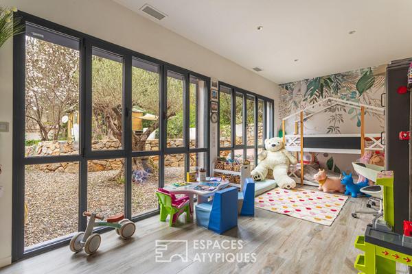 Villa contemporaine de plain-pied avec piscine