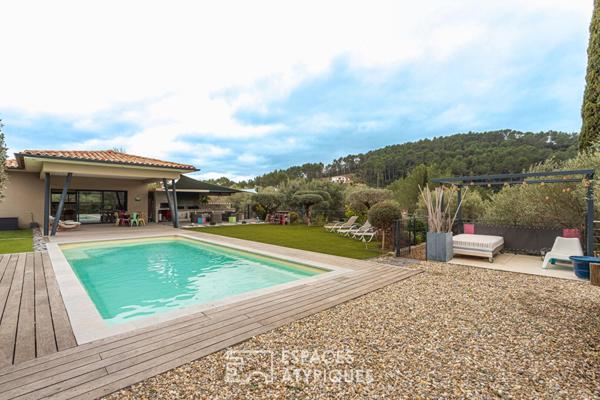 Villa contemporaine de plain-pied avec piscine
