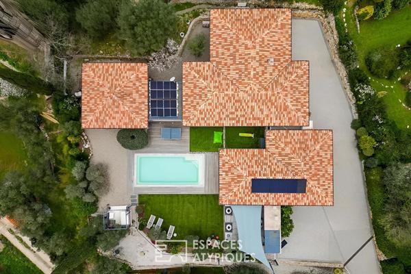 Villa contemporaine de plain-pied avec piscine