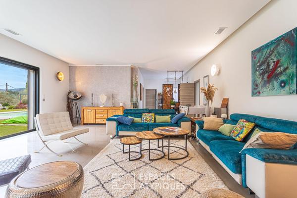 Villa contemporaine de plain-pied avec piscine