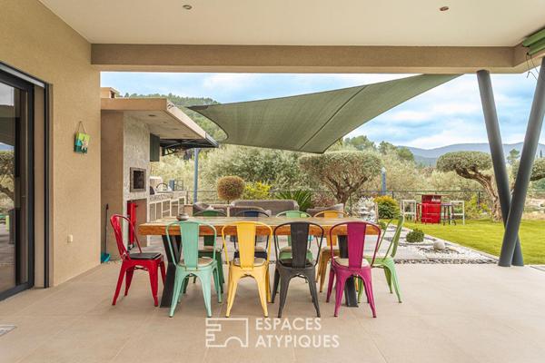 Villa contemporaine de plain-pied avec piscine