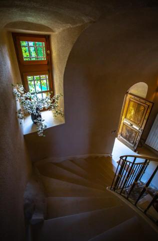 Lieu Inédit - vue 180° - Maison de maître sur promontoire - hameau médiéval - idéal accueil - piscine